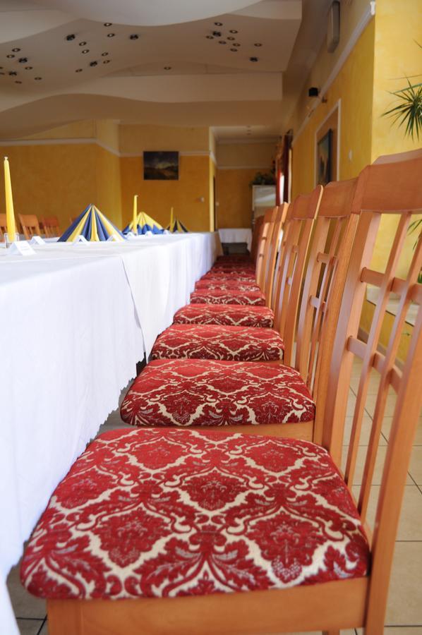 Hotel Mladost Lipany ภายนอก รูปภาพ