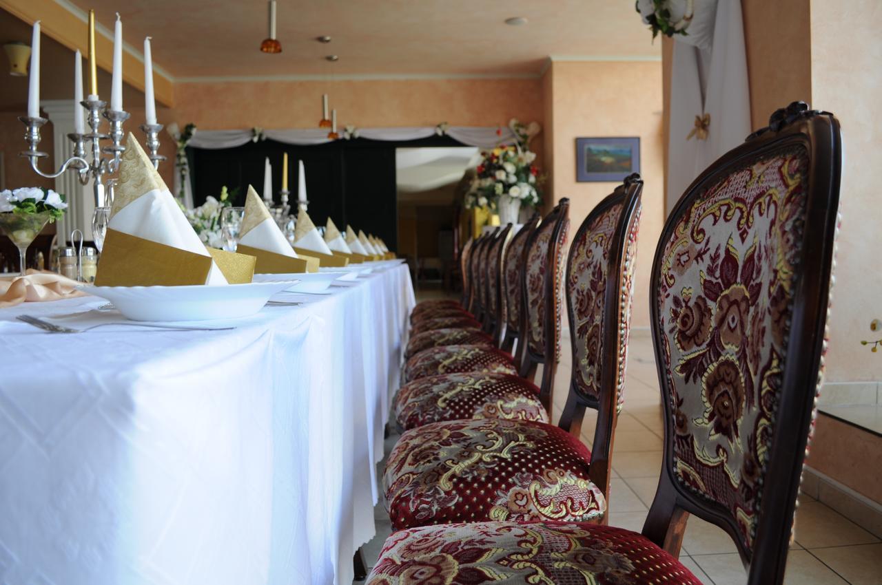 Hotel Mladost Lipany ภายนอก รูปภาพ