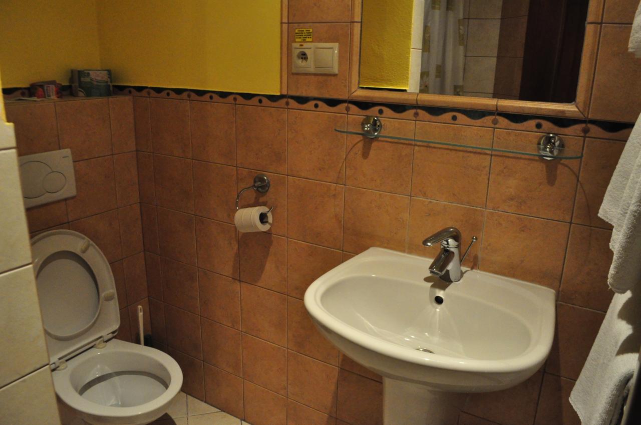 Hotel Mladost Lipany ภายนอก รูปภาพ