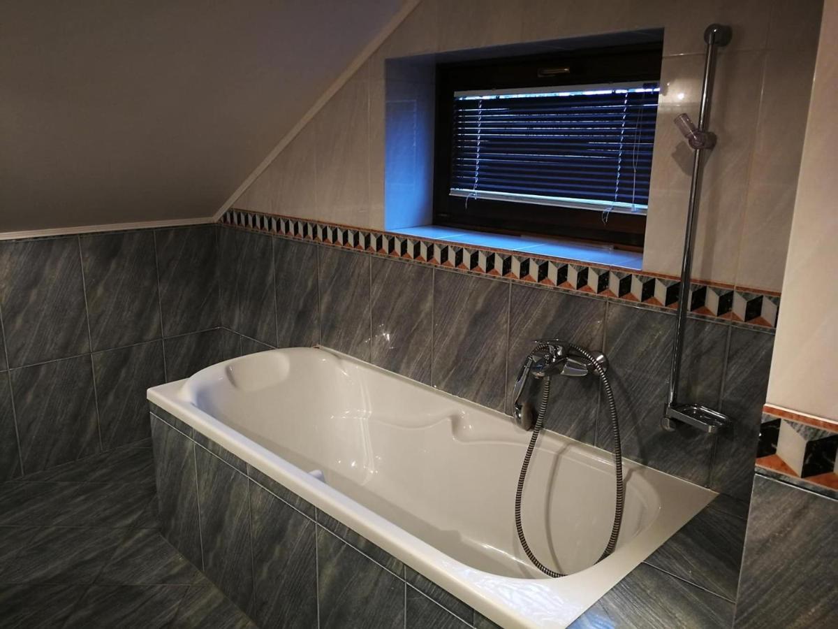 Hotel Mladost Lipany ภายนอก รูปภาพ
