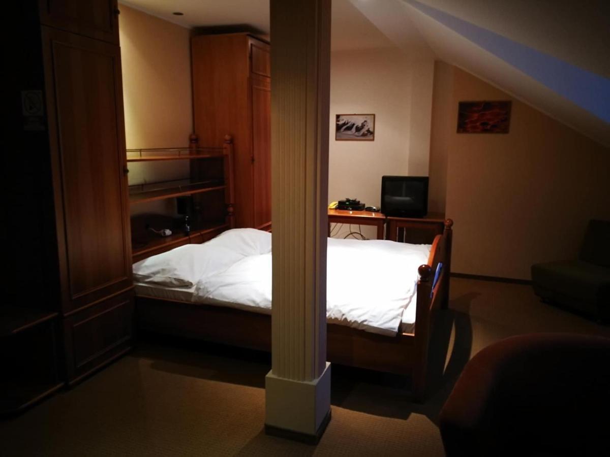 Hotel Mladost Lipany ภายนอก รูปภาพ