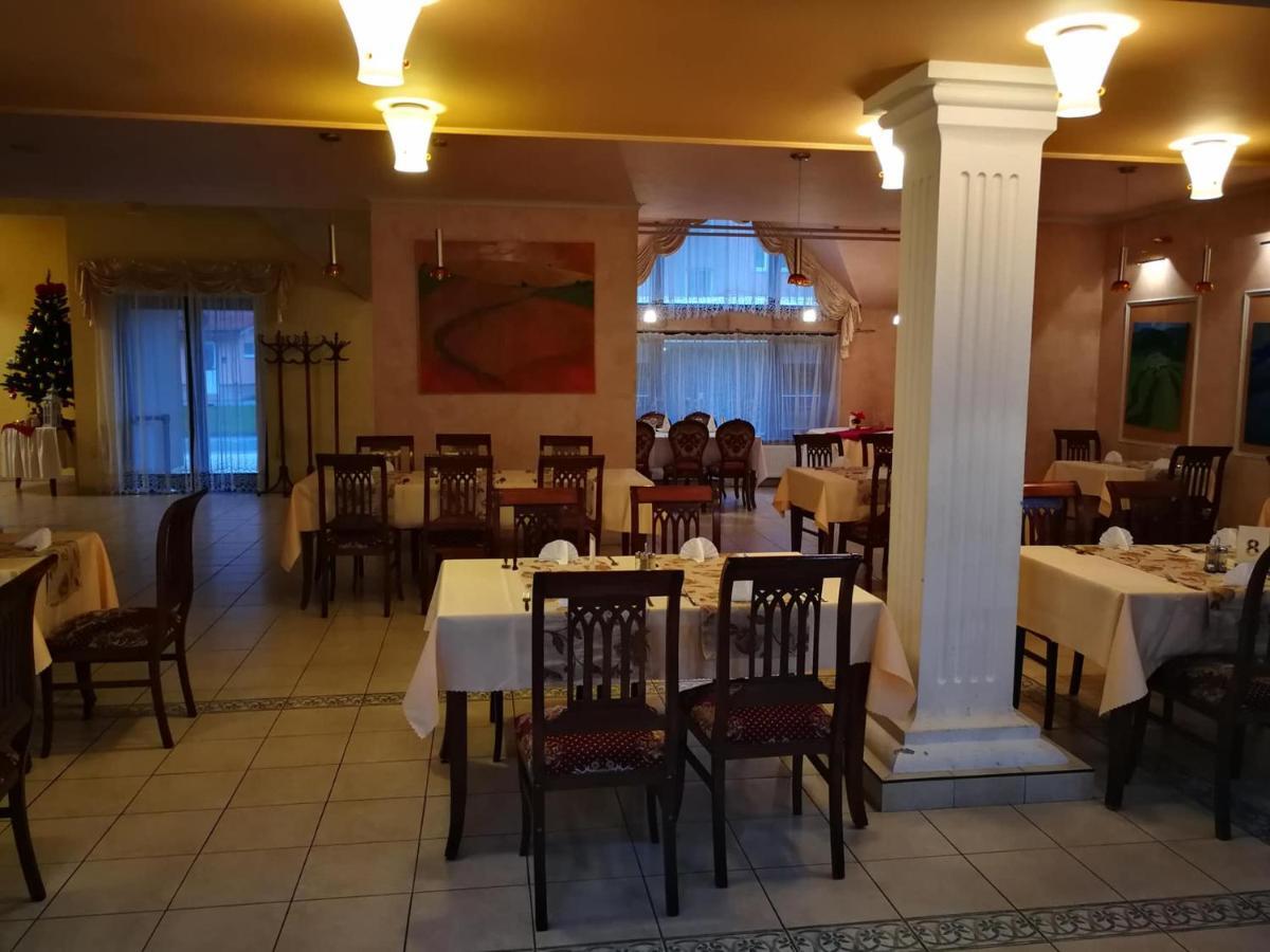 Hotel Mladost Lipany ภายนอก รูปภาพ