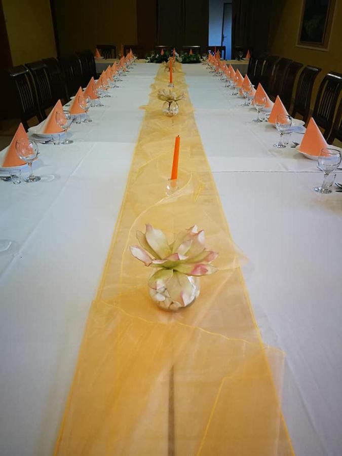 Hotel Mladost Lipany ภายนอก รูปภาพ