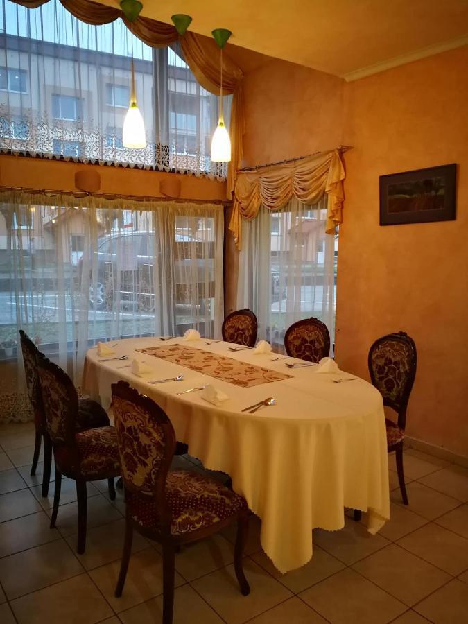 Hotel Mladost Lipany ภายนอก รูปภาพ