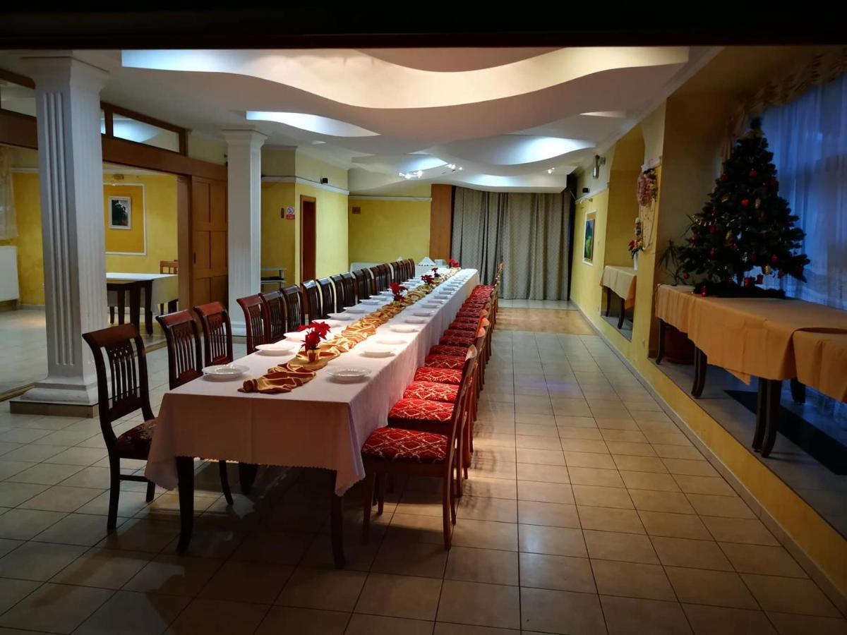 Hotel Mladost Lipany ภายนอก รูปภาพ