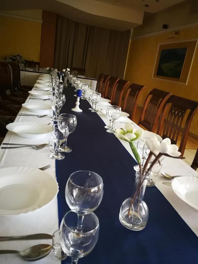 Hotel Mladost Lipany ภายนอก รูปภาพ