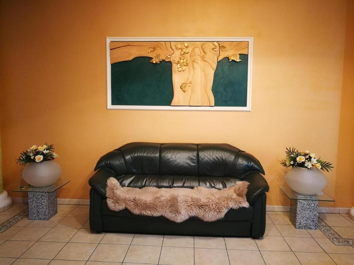 Hotel Mladost Lipany ภายนอก รูปภาพ